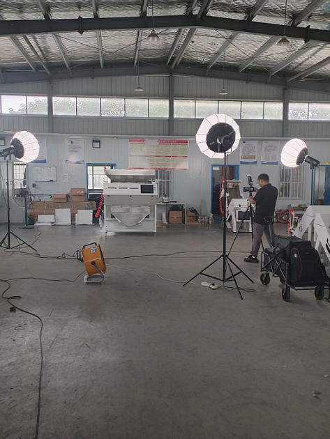 La clasificadora de color Koyue invitó especialmente a un equipo profesional para grabar un video promocional que muestre la belleza de la tecnología y la industria.